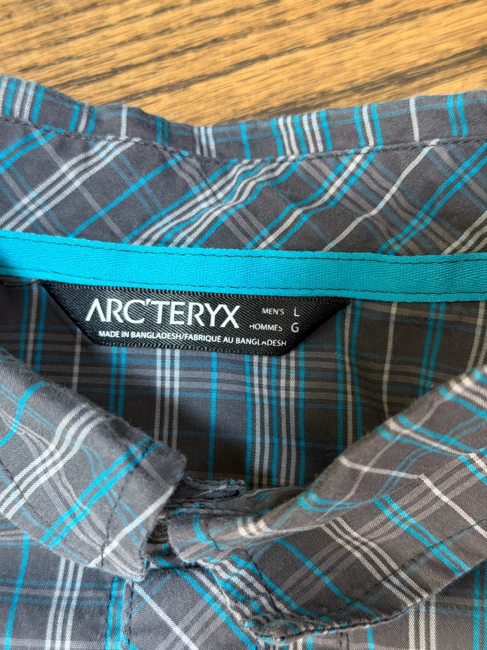 Arc’teryx Men’s Large Gray Blue Plaid Short Sleeve Button Up Shirt